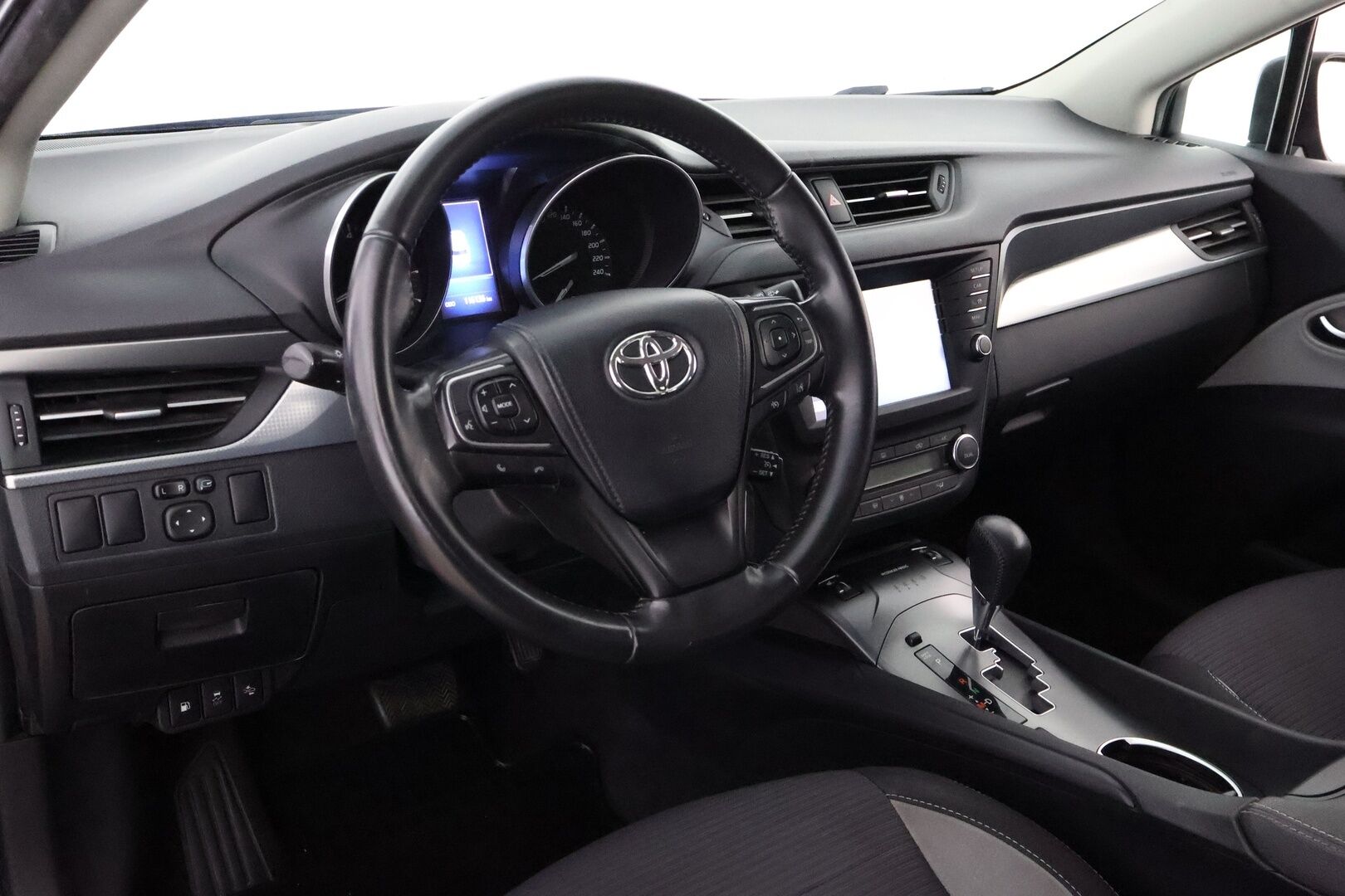 Toyota Avensis 2018 1,8 Valvematic Active Edition Touring Sports Multidrive S - Suomiauto / Merkkihuollettu / P.Kamera / Vakkari / Lohkolämmitin / Juuri saapunut Tampereelle!