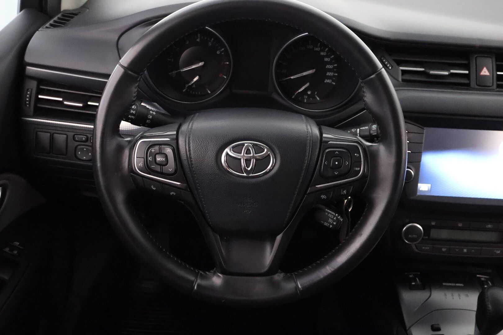 Toyota Avensis 2018 1,8 Valvematic Active Edition Touring Sports Multidrive S - Suomiauto / Merkkihuollettu / P.Kamera / Vakkari / Lohkolämmitin / Juuri saapunut Tampereelle!