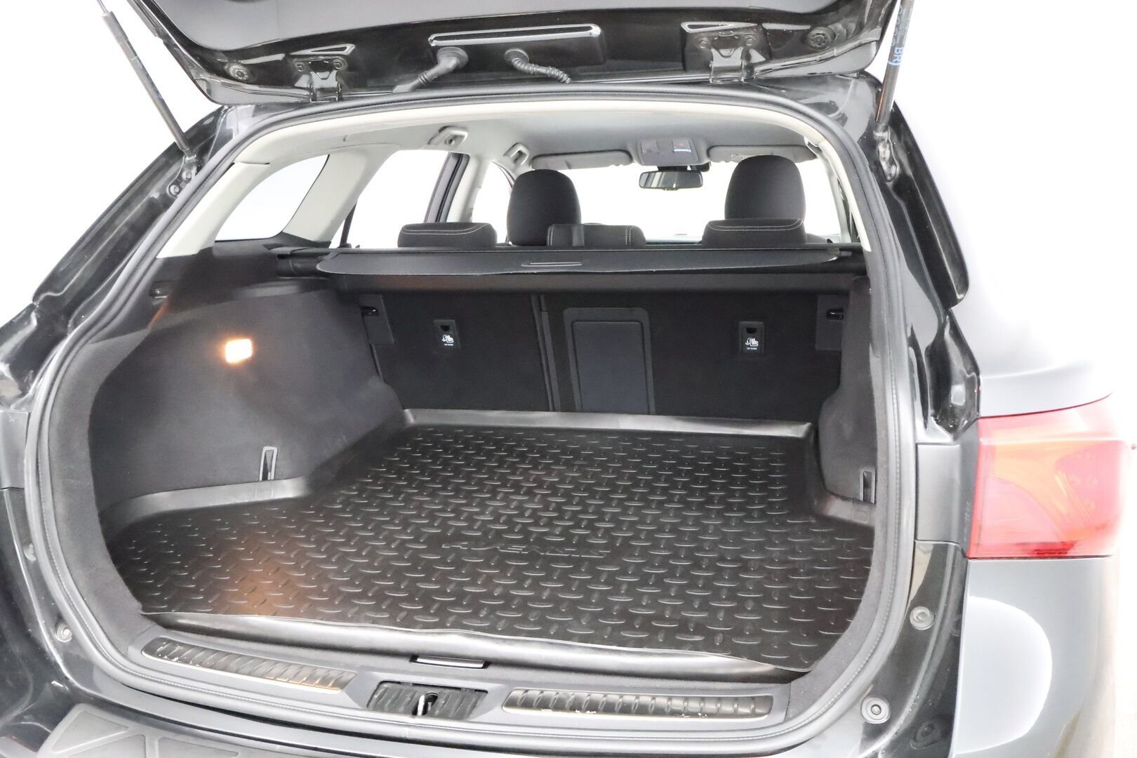 Toyota Avensis 2018 1,8 Valvematic Active Edition Touring Sports Multidrive S - Suomiauto / Merkkihuollettu / P.Kamera / Vakkari / Lohkolämmitin / Juuri saapunut Tampereelle!