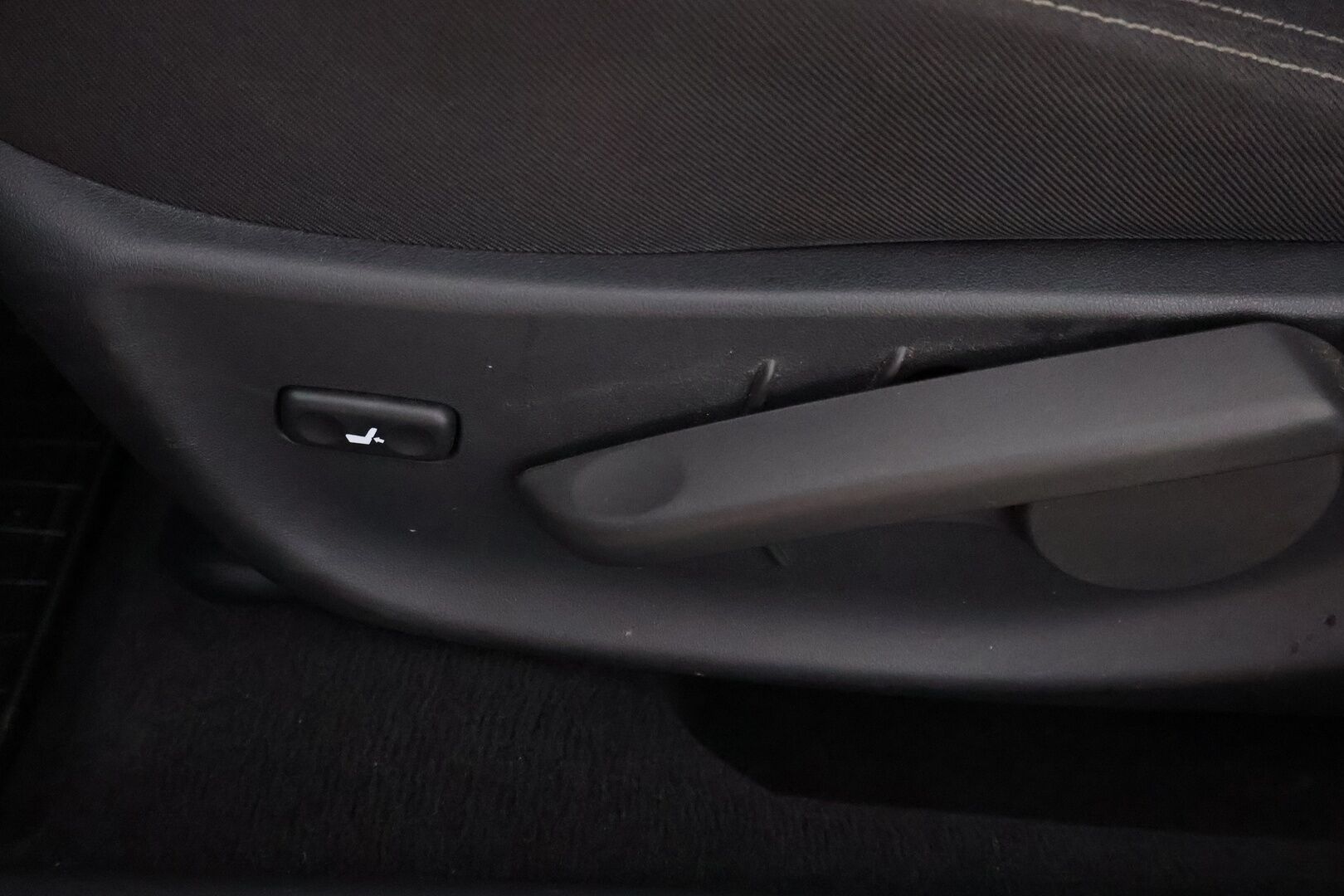 Toyota Avensis 2018 1,8 Valvematic Active Edition Touring Sports Multidrive S - Suomiauto / Merkkihuollettu / P.Kamera / Vakkari / Lohkolämmitin / Juuri saapunut Tampereelle!