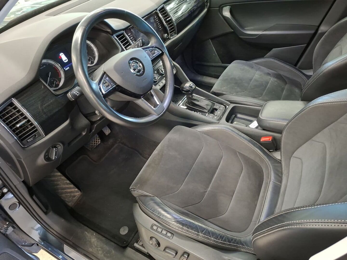 Skoda Kodiaq 2018 2,0 TSI 4x4 Style DSG Autom. - | Adaptiivinen vakionopeudensäädin | Keyless | 360-kamera | Taittuva koukku | 7-paikkainen | Sähkösäätöiset muistipenkit | 