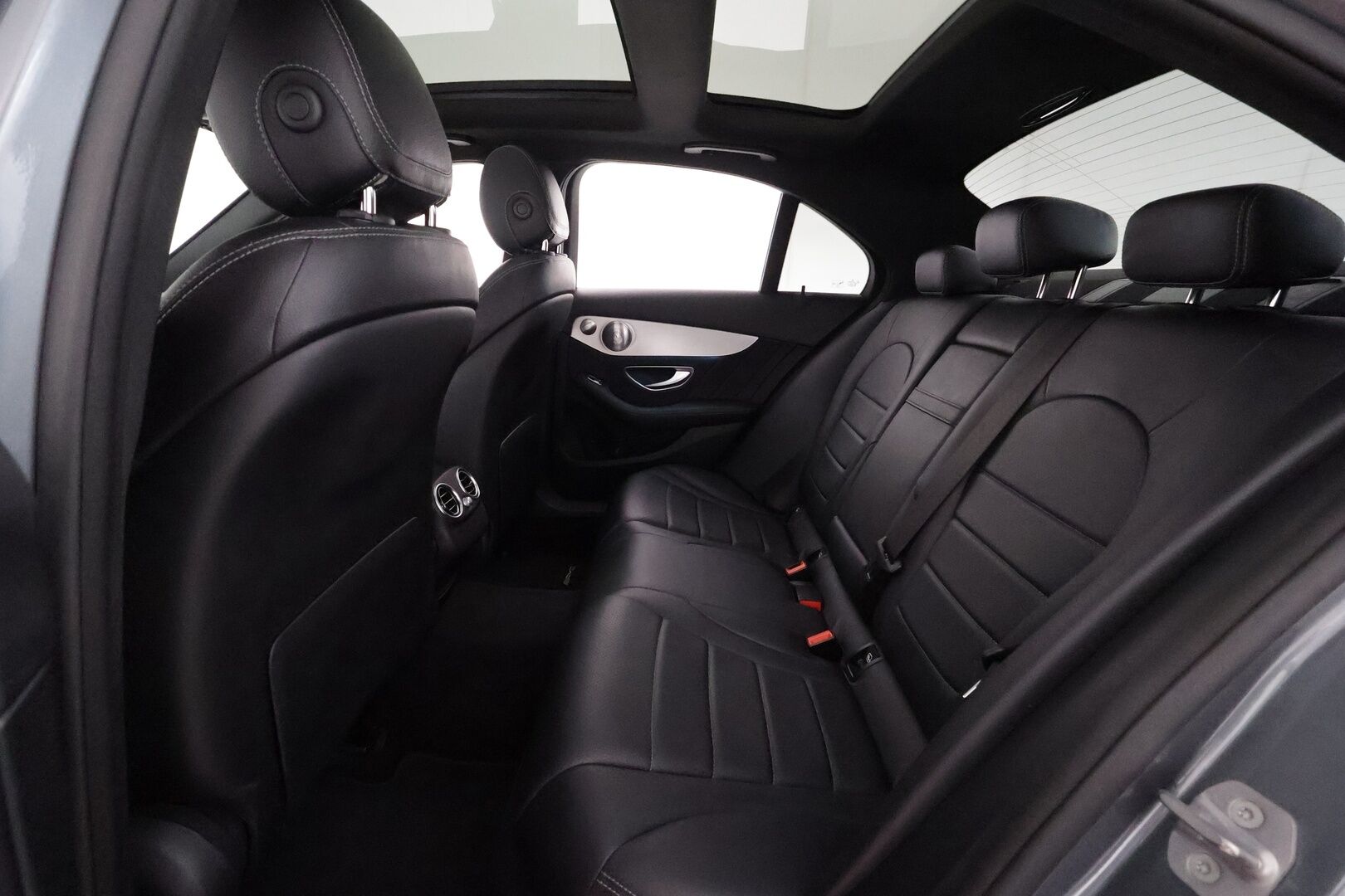 Mercedes-Benz C 2018 220 d A AMG Premium Edition - Webasto / Burmester / Panorama / LED High Performance / Nahkasisusta / Comand Navi / Tulossa Tampereelle!