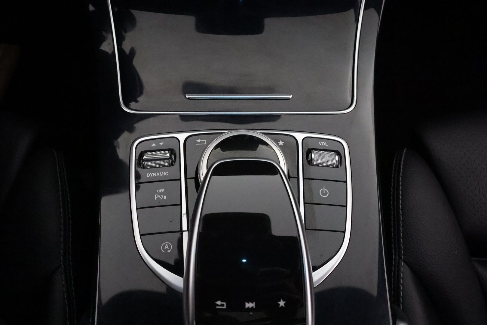 Mercedes-Benz C 2018 220 d A AMG Premium Edition - Webasto / Burmester / Panorama / LED High Performance / Nahkasisusta / Comand Navi / Tulossa Tampereelle!