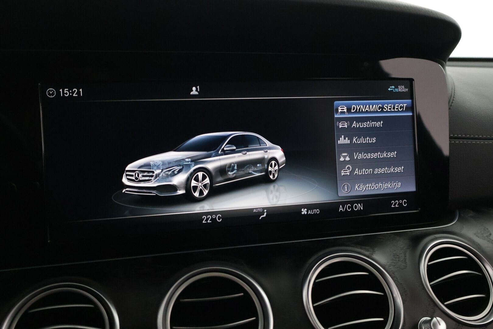 Mercedes-Benz E 2017 220 d AMG Sedan  **Kamera / Kattoluukku / Nahka-Alcantra / Ambient- valot** - Kahdet hyvät renkaat ja hyvä huoltohistoria / Lohko sisähaaralla / Navigointi