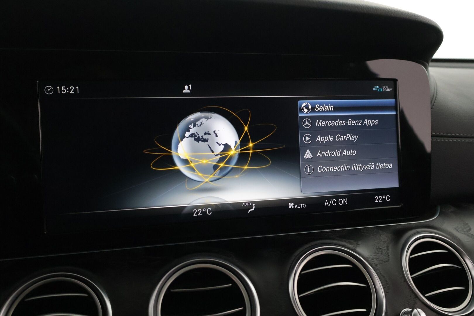 Mercedes-Benz E 2017 220 d AMG Sedan  **Kamera / Kattoluukku / Nahka-Alcantra / Ambient- valot** - Kahdet hyvät renkaat ja hyvä huoltohistoria / Lohko sisähaaralla / Navigointi
