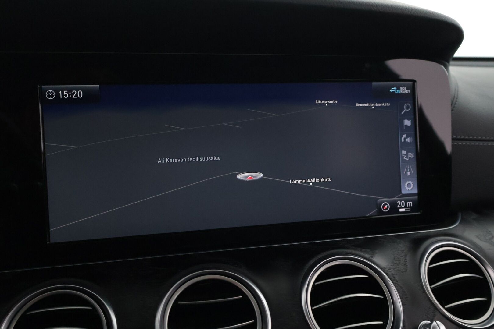 Mercedes-Benz E 2017 220 d AMG Sedan  **Kamera / Kattoluukku / Nahka-Alcantra / Ambient- valot** - Kahdet hyvät renkaat ja hyvä huoltohistoria / Lohko sisähaaralla / Navigointi