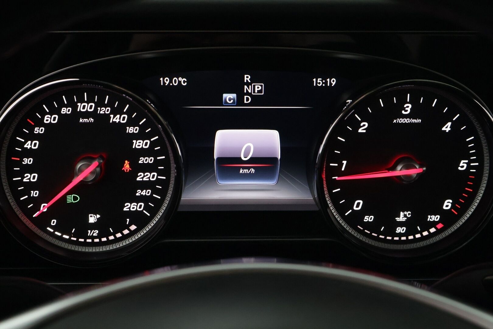 Mercedes-Benz E 2017 220 d AMG Sedan  **Kamera / Kattoluukku / Nahka-Alcantra / Ambient- valot** - Kahdet hyvät renkaat ja hyvä huoltohistoria / Lohko sisähaaralla / Navigointi