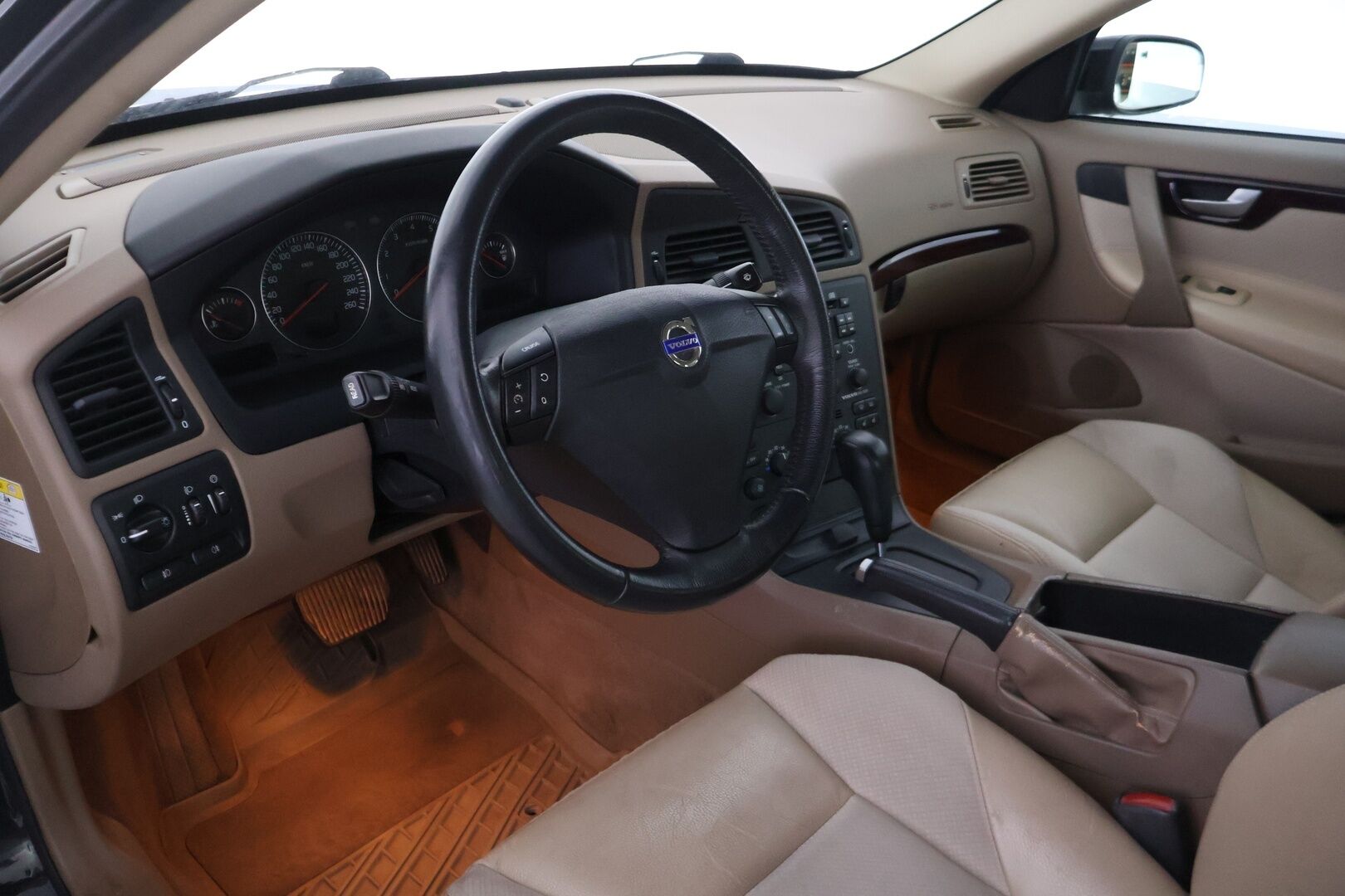 Volvo S60 2004 4D S60 SEDAN 2.4 AUTOMATIC-RS65S9-A0/272 *YritysOutlet - Myydään vain yrityksille* - * Jakopää tehty | vakionopeudensäädin | lohkolämmitin sisä.p | 2x renkaat aluvanteilla *
