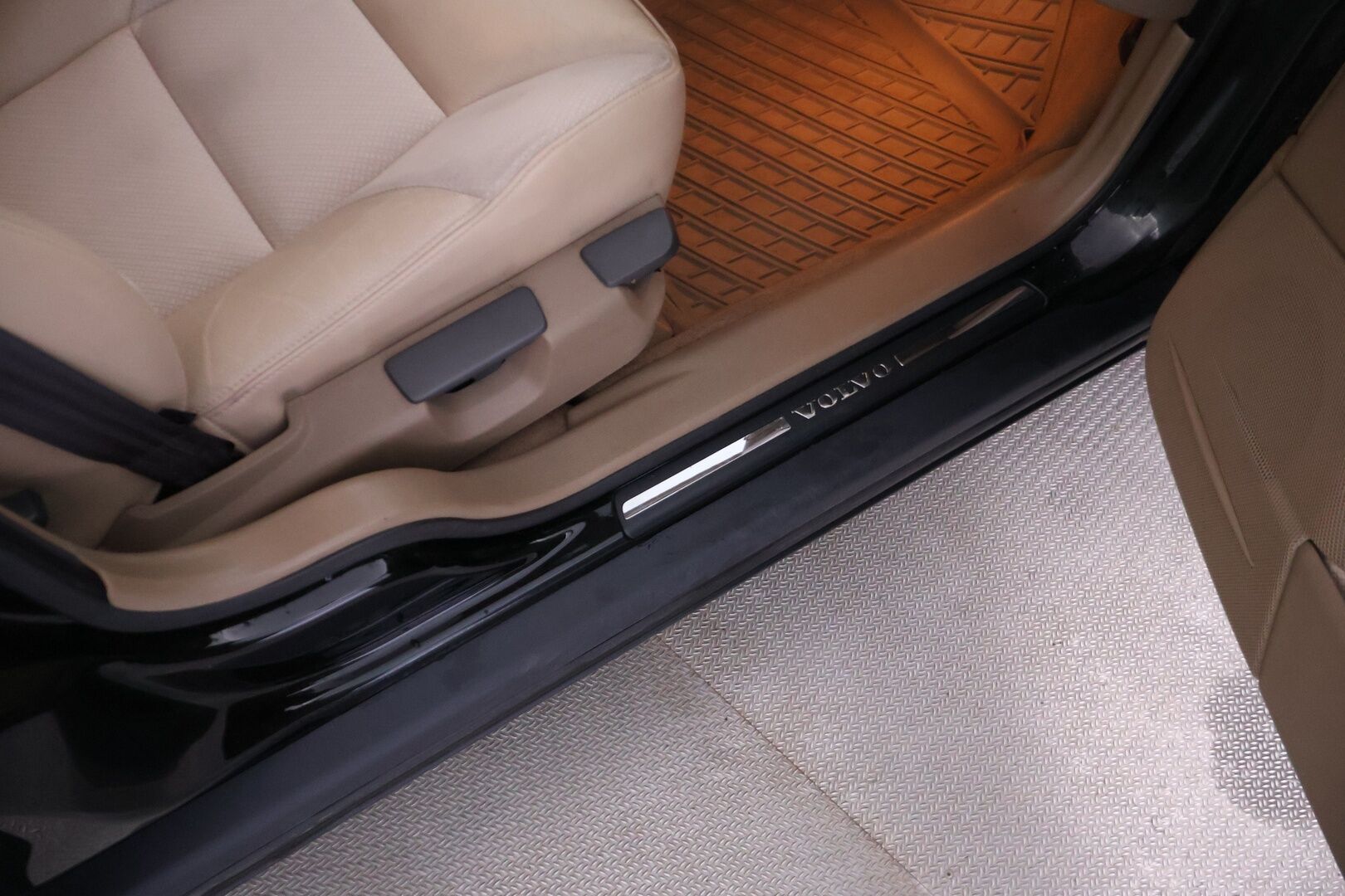 Volvo S60 2004 4D S60 SEDAN 2.4 AUTOMATIC-RS65S9-A0/272 *YritysOutlet - Myydään vain yrityksille* - * Jakopää tehty | vakionopeudensäädin | lohkolämmitin sisä.p | 2x renkaat aluvanteilla *