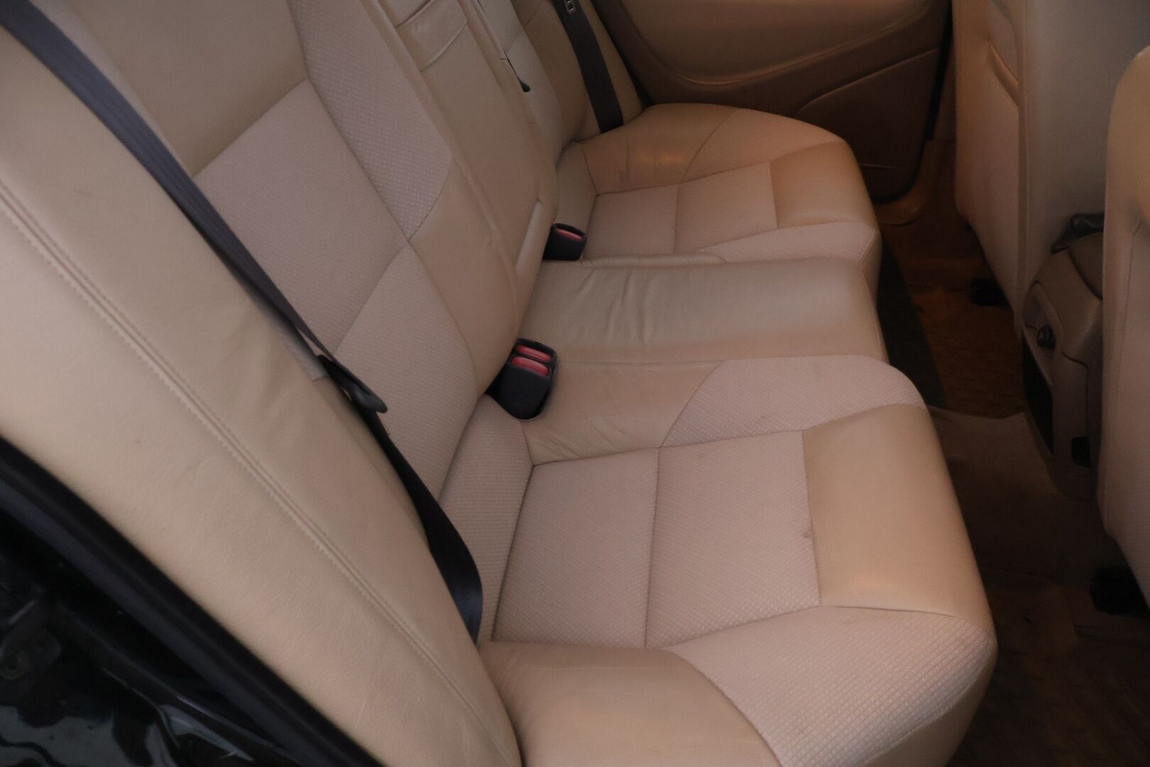 Volvo S60 2004 4D S60 SEDAN 2.4 AUTOMATIC-RS65S9-A0/272 *YritysOutlet - Myydään vain yrityksille* - * Jakopää tehty | vakionopeudensäädin | lohkolämmitin sisä.p | 2x renkaat aluvanteilla *