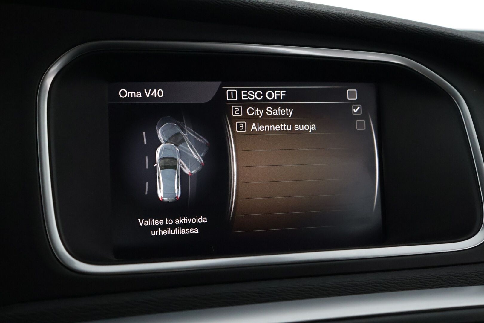 Volvo V40 Cross Country 2018 D2 Business aut - Koukku / Webasto / LED / Navi / P-tutka