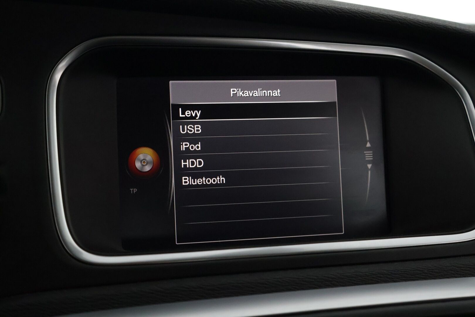 Volvo V40 Cross Country 2018 D2 Business aut - Koukku / Webasto / LED / Navi / P-tutka