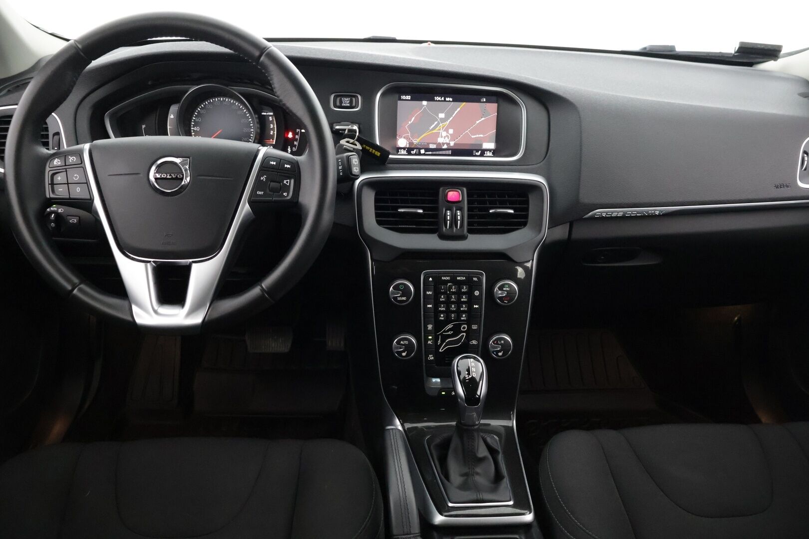 Volvo V40 Cross Country 2018 D2 Business aut - Koukku / Webasto / LED / Navi / P-tutka