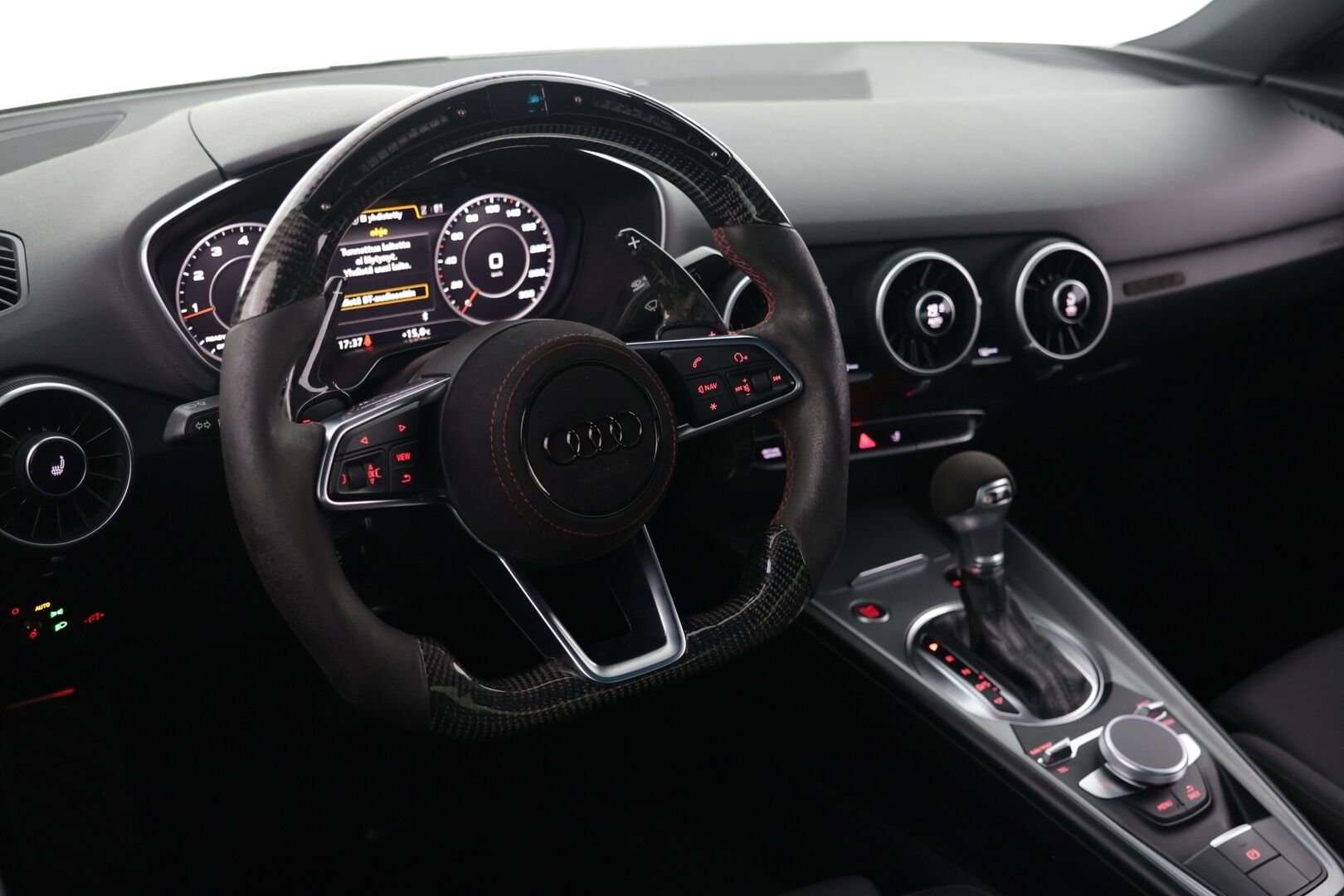 Audi TT 2018 Coupé 1,8 TFSI 132 kW S tronic / Tähtikatto / RS-Look / Custom-ratti / Vakkari - Siisti yksilö! / Hyvin huollettu - HULLUT AVAJAISHULINAT KORKOTARJOUS 3,29 %