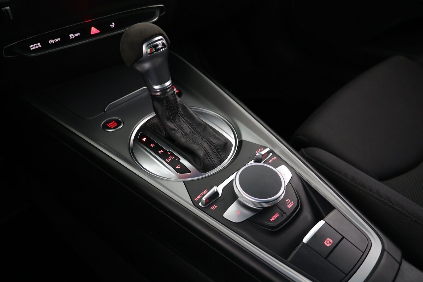 Audi TT 2018 Coupé 1,8 TFSI 132 kW S tronic / Tähtikatto / RS-Look / Custom-ratti / Vakkari - Siisti yksilö! / Hyvin huollettu - HULLUT AVAJAISHULINAT KORKOTARJOUS 3,29 %