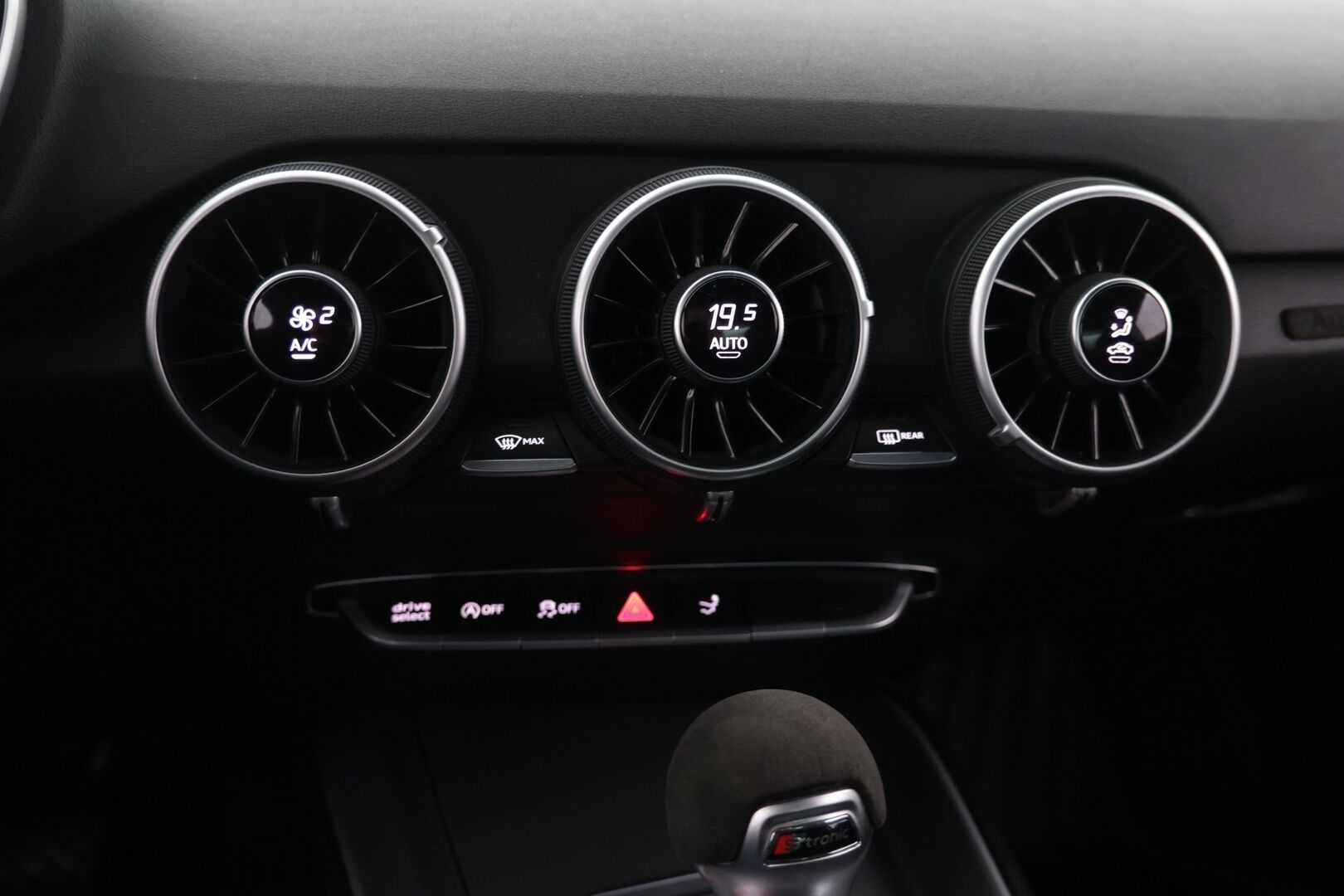 Audi TT 2018 Coupé 1,8 TFSI 132 kW S tronic / Tähtikatto / RS-Look / Custom-ratti / Vakkari - Siisti yksilö! / Hyvin huollettu - HULLUT AVAJAISHULINAT KORKOTARJOUS 3,29 %