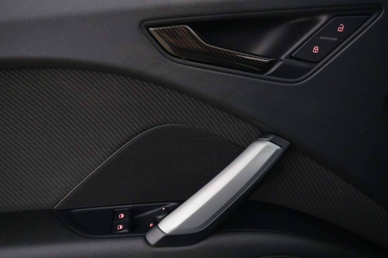 Audi TT 2018 Coupé 1,8 TFSI 132 kW S tronic / Tähtikatto / RS-Look / Custom-ratti / Vakkari - Siisti yksilö! / Hyvin huollettu - HULLUT AVAJAISHULINAT KORKOTARJOUS 3,29 %