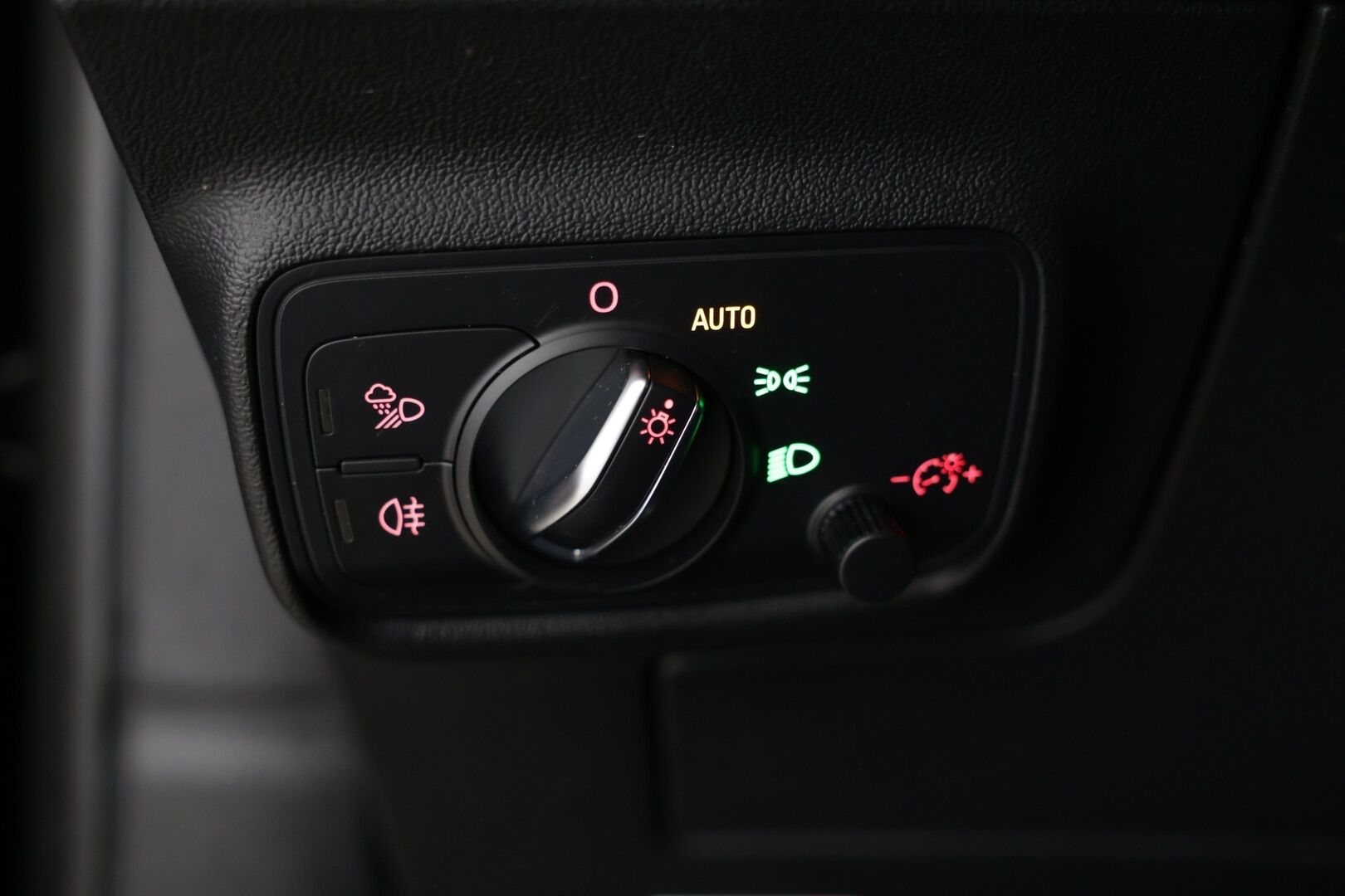 Audi TT 2018 Coupé 1,8 TFSI 132 kW S tronic / Tähtikatto / RS-Look / Custom-ratti / Vakkari - Siisti yksilö! / Hyvin huollettu - HULLUT AVAJAISHULINAT KORKOTARJOUS 3,29 %