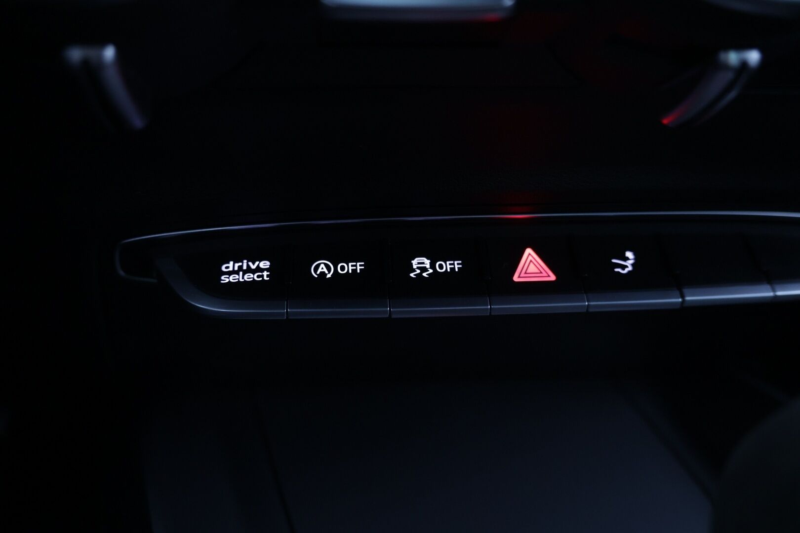 Audi TT 2018 Coupé 1,8 TFSI 132 kW S tronic / Tähtikatto / RS-Look / Custom-ratti / Vakkari - Siisti yksilö! / Hyvin huollettu - HULLUT AVAJAISHULINAT KORKOTARJOUS 3,29 %