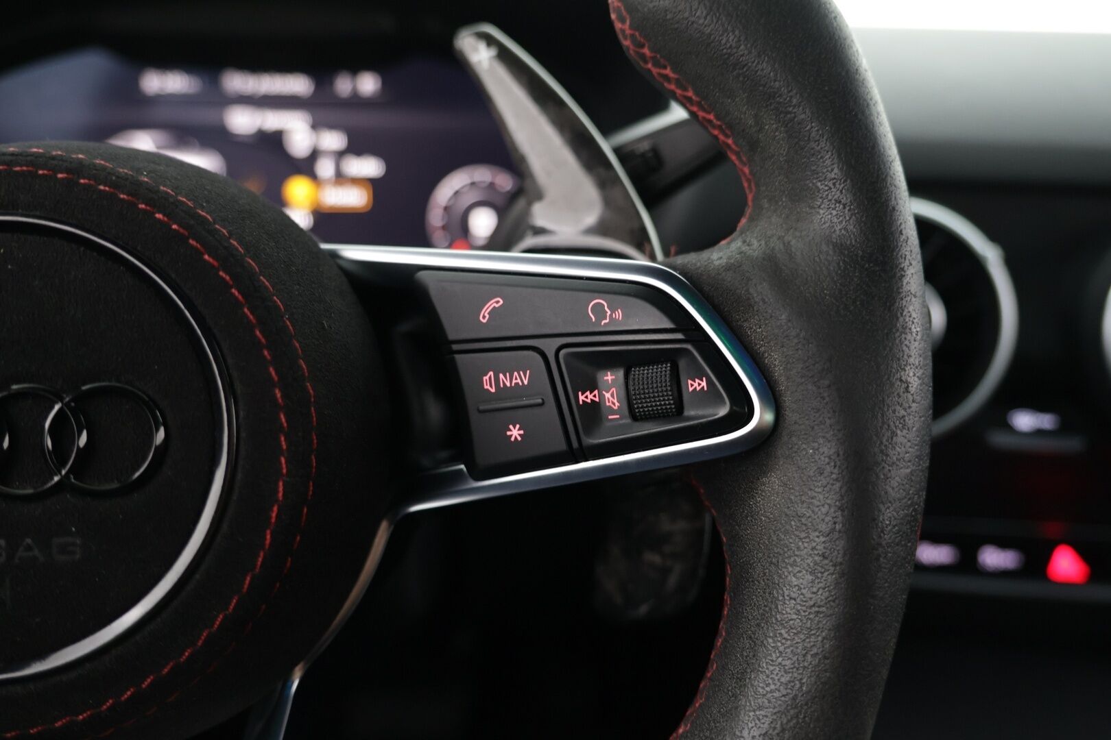 Audi TT 2018 Coupé 1,8 TFSI 132 kW S tronic / Tähtikatto / RS-Look / Custom-ratti / Vakkari - Siisti yksilö! / Hyvin huollettu - HULLUT AVAJAISHULINAT KORKOTARJOUS 3,29 %