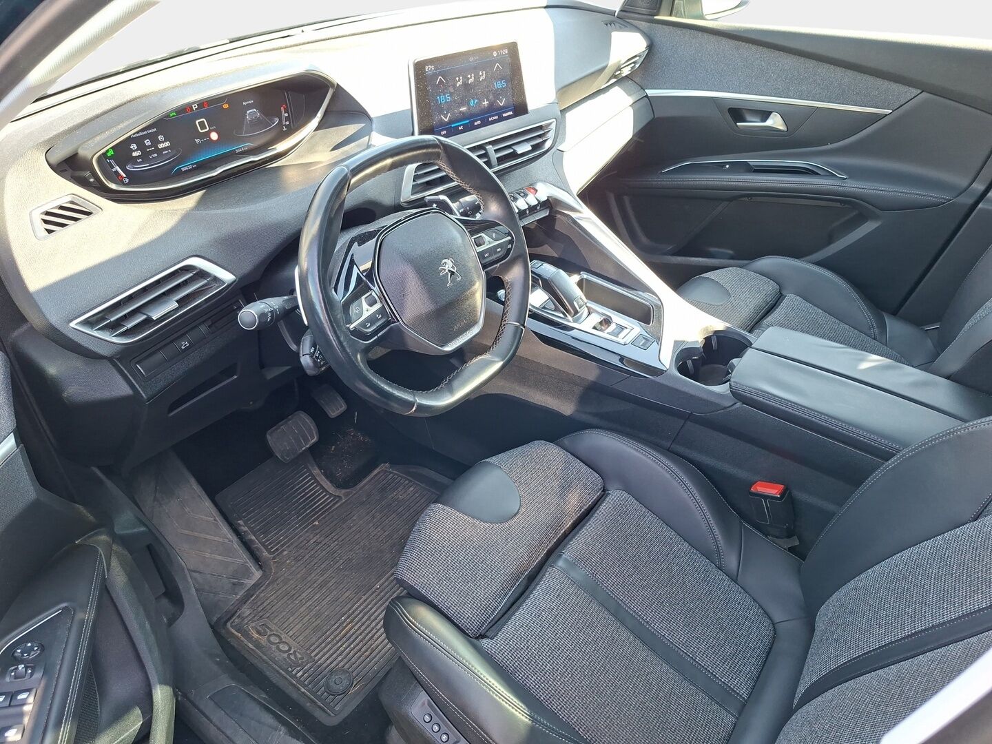 Peugeot 5008 2018 Allure PureTech 130 Automaatti - 7P | Suomiauto | Vetokoukku | Panorama | Digimittari | 360-Kamera | Muistipenkki | Puolinahkasisusta | Vakkari | Jakopää juuri tehty!