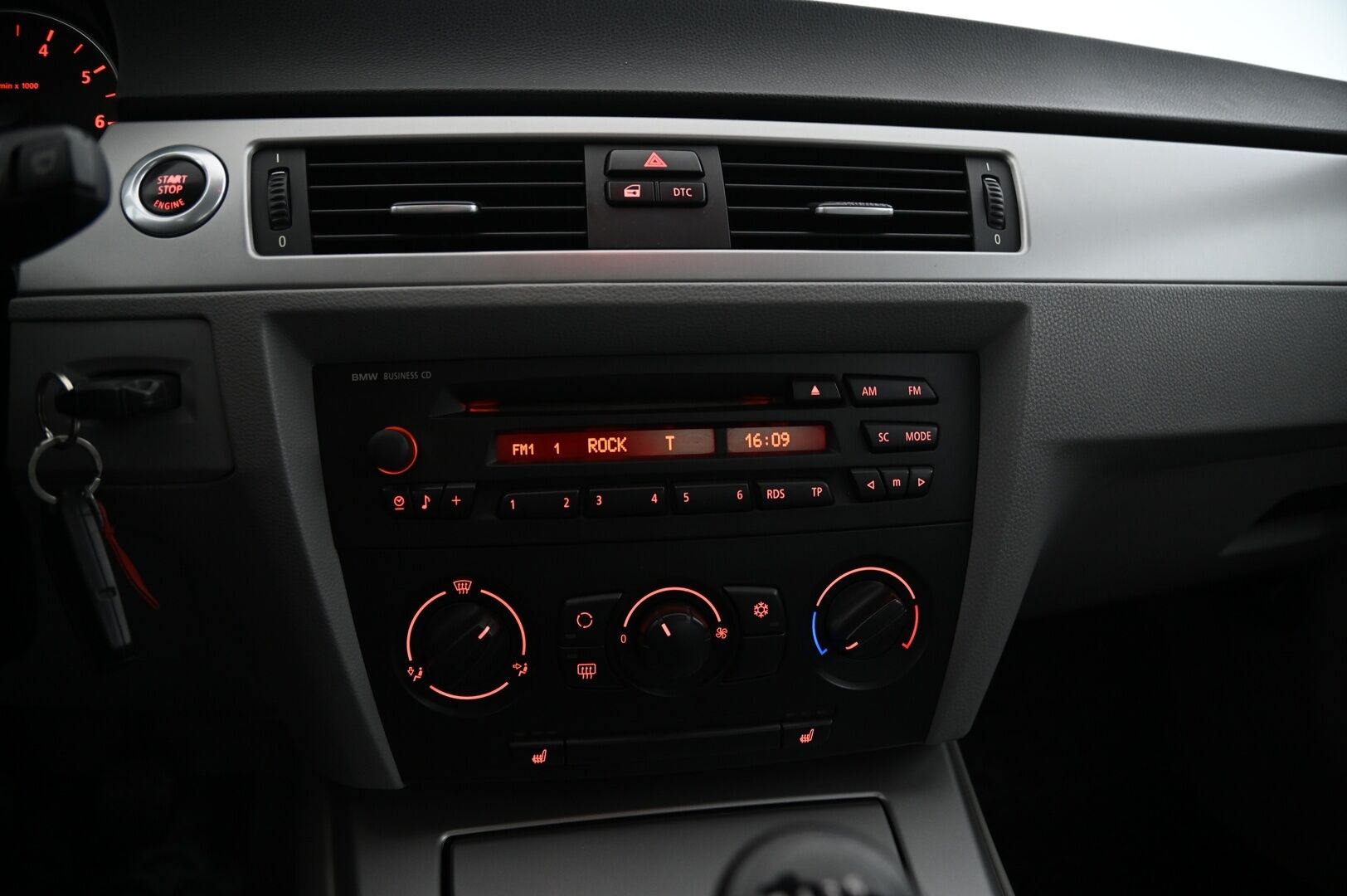 BMW 320 2005 4D 320I SEDAN *Myydään Huutokaupat.com* - *Ilmastointi / Vakkari / 2x Vanteet ja renkaat*