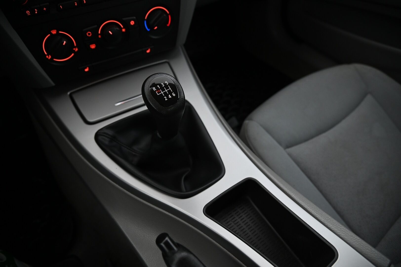 BMW 320 2005 4D 320I SEDAN *Myydään Huutokaupat.com* - *Ilmastointi / Vakkari / 2x Vanteet ja renkaat*