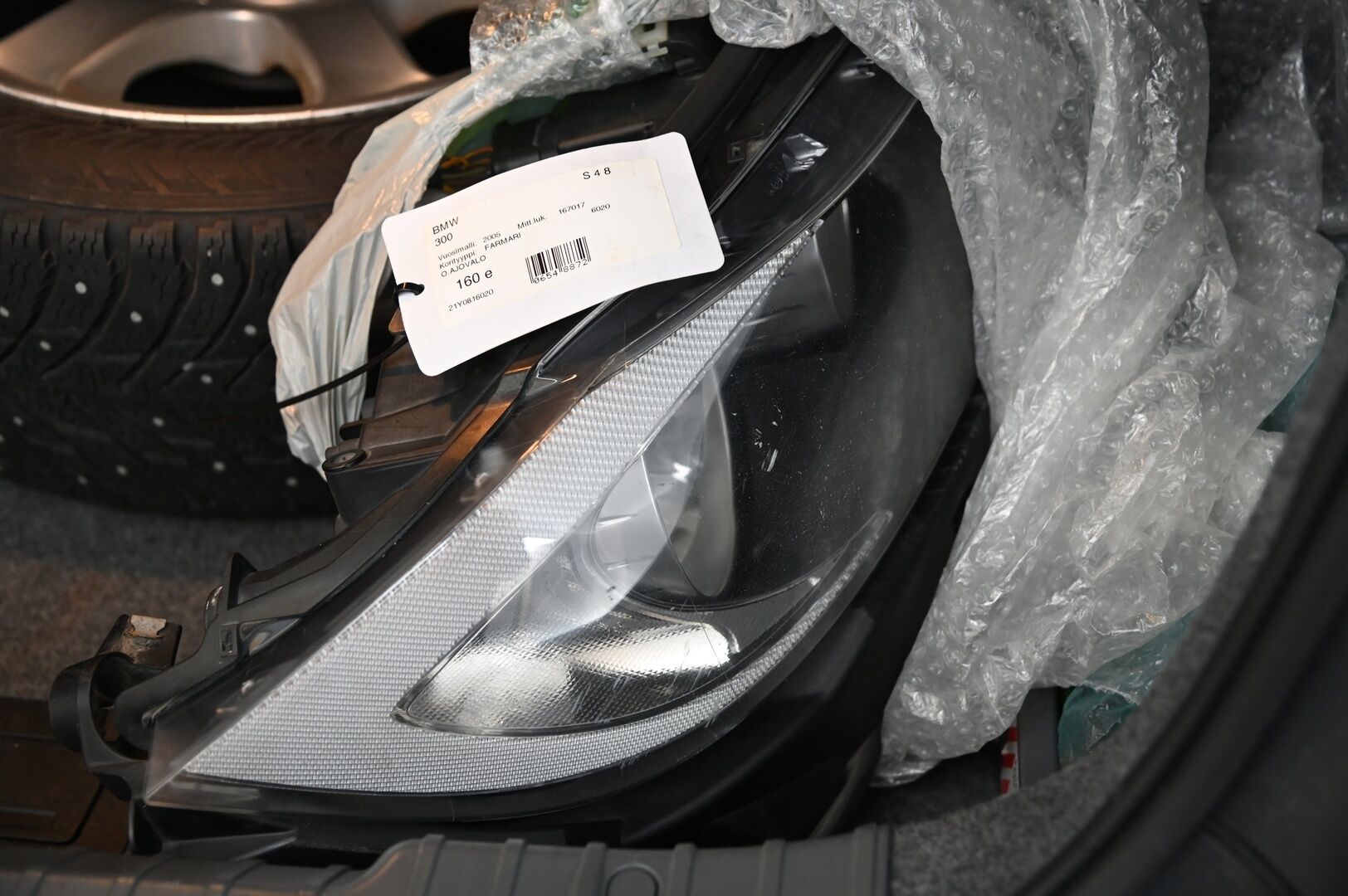 BMW 320 2005 4D 320I SEDAN *Myydään Huutokaupat.com* - *Ilmastointi / Vakkari / 2x Vanteet ja renkaat*