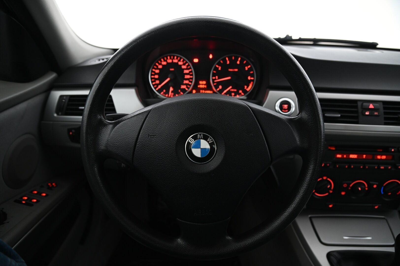 BMW 320 2005 4D 320I SEDAN *Myydään Huutokaupat.com* - *Ilmastointi / Vakkari / 2x Vanteet ja renkaat*