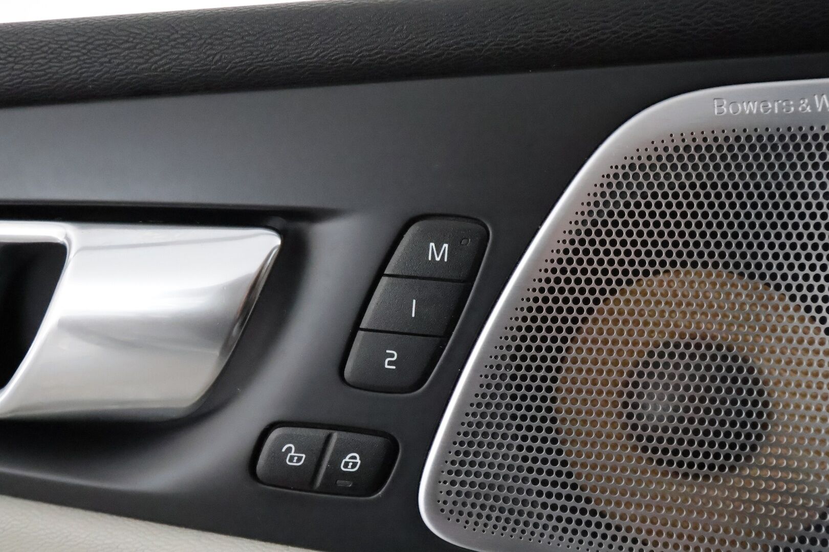 Volvo XC60 2018 D4 AWD Business Inscription aut *Koukku / Panorama / B&W / ACC / Full-LED / 360° / Sportpenkki Muistilla / Webasto* - Suomi-auto / Kahdet Volvon vanteet / Merkkihuollettu / SUPER VARUSTEET! - Osta nyt, maksa vasta ensi vuonna