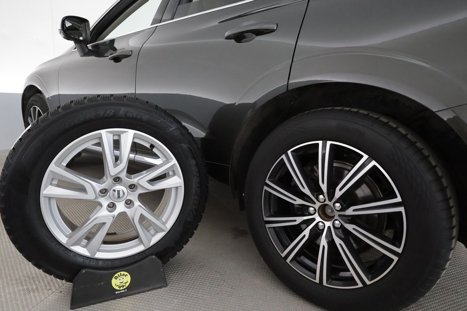 Volvo XC60 2018 D4 AWD Business Inscription aut *Koukku / Panorama / B&W / ACC / Full-LED / 360° / Sportpenkki Muistilla / Webasto* - Suomi-auto / Kahdet Renkaat / Merkkihuollettu!