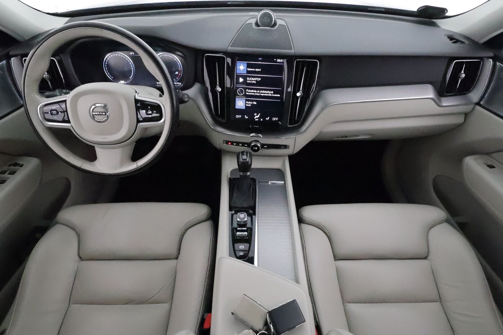 Volvo XC60 2018 D4 AWD Business Inscription aut *Koukku / Panorama / B&W / ACC / Full-LED / 360° / Sportpenkki Muistilla / Webasto* - Suomi-auto / Kahdet Volvon vanteet / Merkkihuollettu / SUPER VARUSTEET! - Osta nyt, maksa vasta ensi vuonna