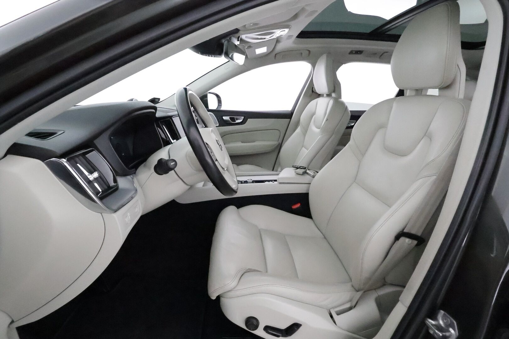 Volvo XC60 2018 D4 AWD Business Inscription aut *Koukku / Panorama / B&W / ACC / Full-LED / 360° / Sportpenkki Muistilla / Webasto* - Suomi-auto / Kahdet Renkaat / Merkkihuollettu!