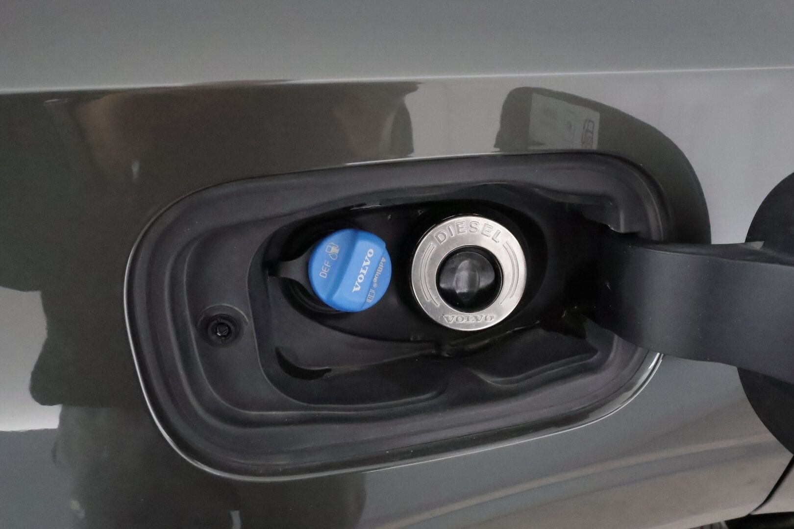 Volvo XC60 2018 D4 AWD Business Inscription aut *Koukku / Panorama / B&W / ACC / Full-LED / 360° / Sportpenkki Muistilla / Webasto* - Suomi-auto / Kahdet Volvon vanteet / Merkkihuollettu / SUPER VARUSTEET! - Osta nyt, maksa vasta ensi vuonna