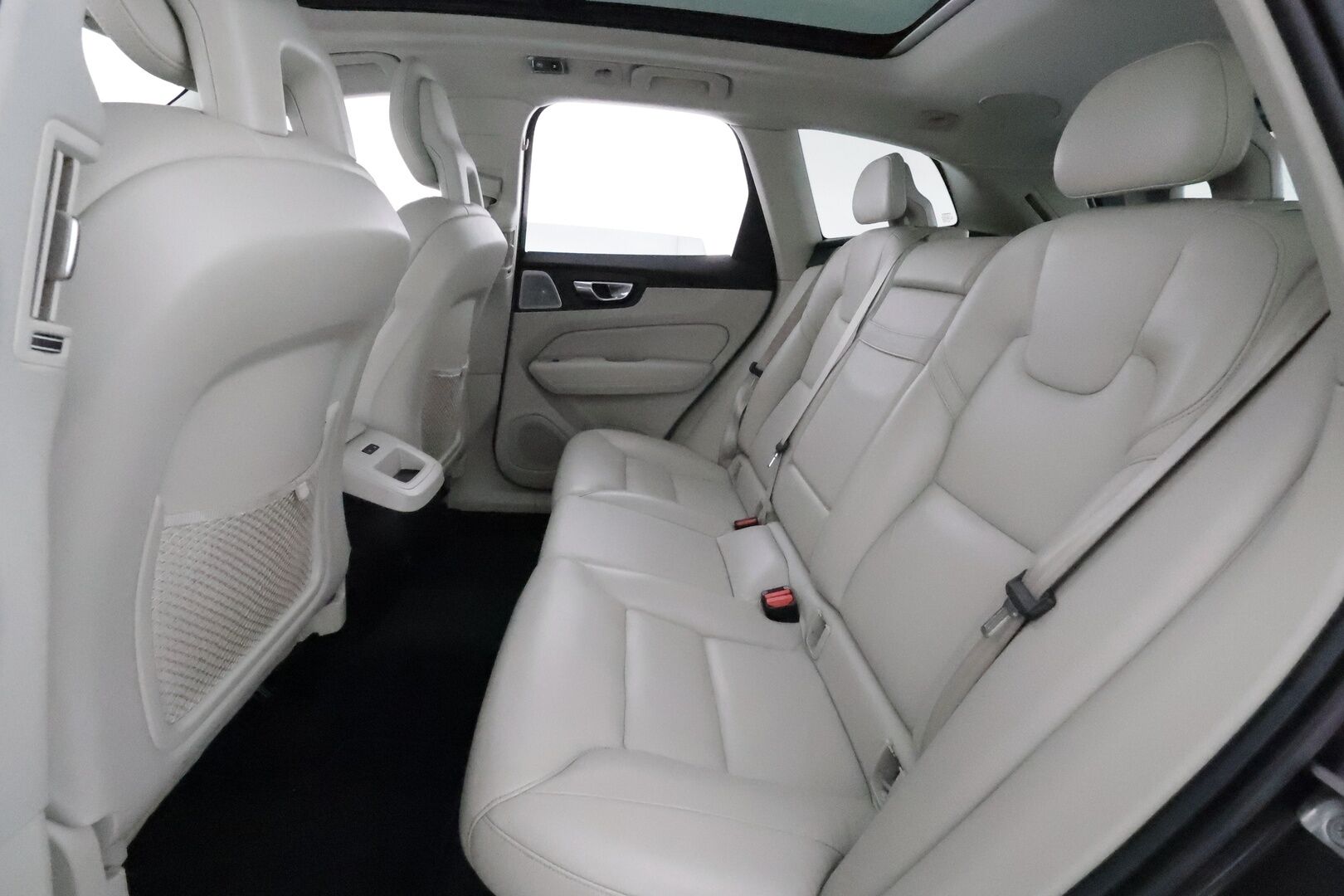 Volvo XC60 2018 D4 AWD Business Inscription aut *Koukku / Panorama / B&W / ACC / Full-LED / 360° / Sportpenkki Muistilla / Webasto* - Suomi-auto / Kahdet Renkaat / Merkkihuollettu!