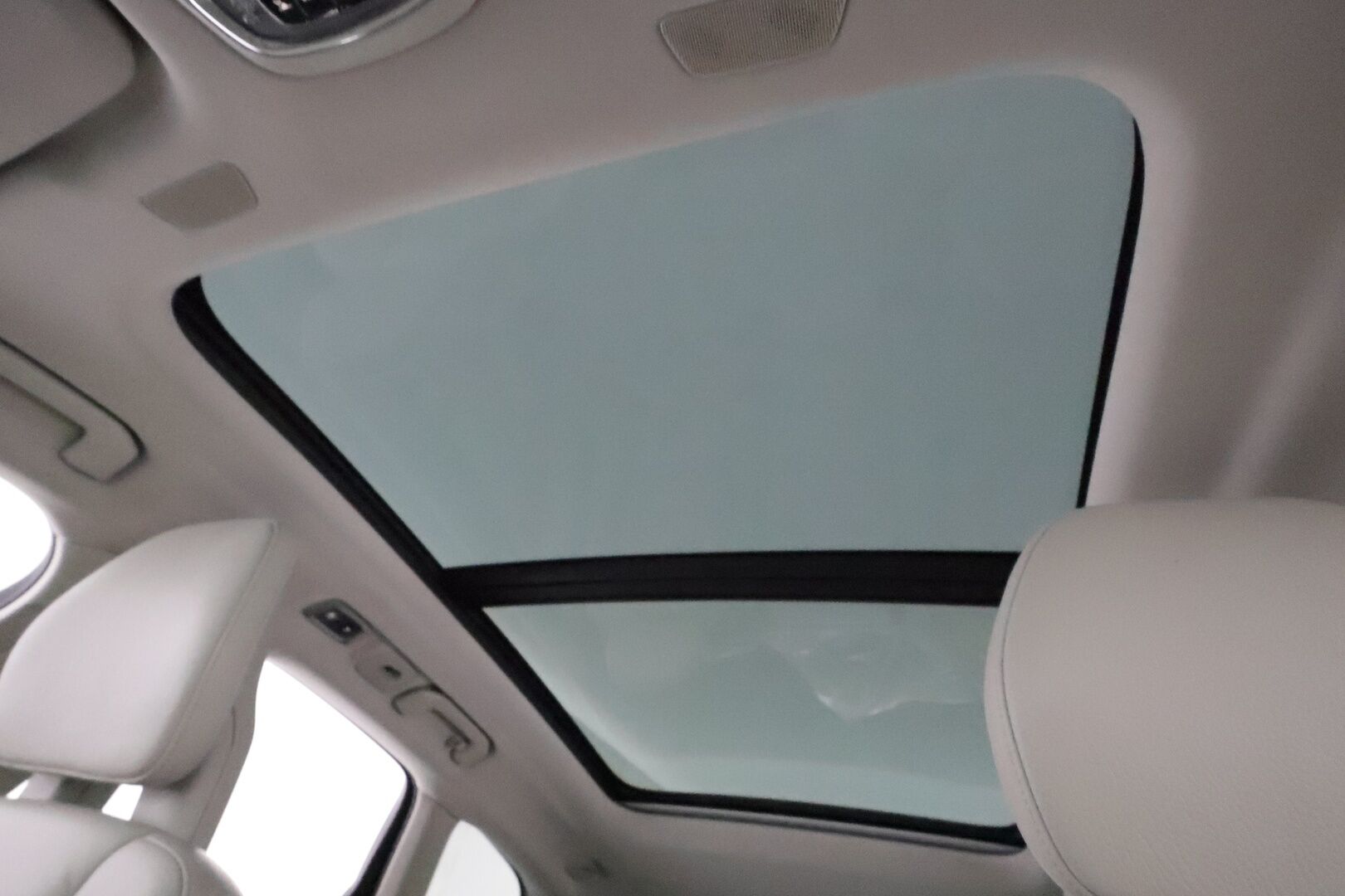 Volvo XC60 2018 D4 AWD Business Inscription aut *Koukku / Panorama / B&W / ACC / Full-LED / 360° / Sportpenkki Muistilla / Webasto* - Suomi-auto / Kahdet Volvon vanteet / Merkkihuollettu / SUPER VARUSTEET! - Osta nyt, maksa vasta ensi vuonna