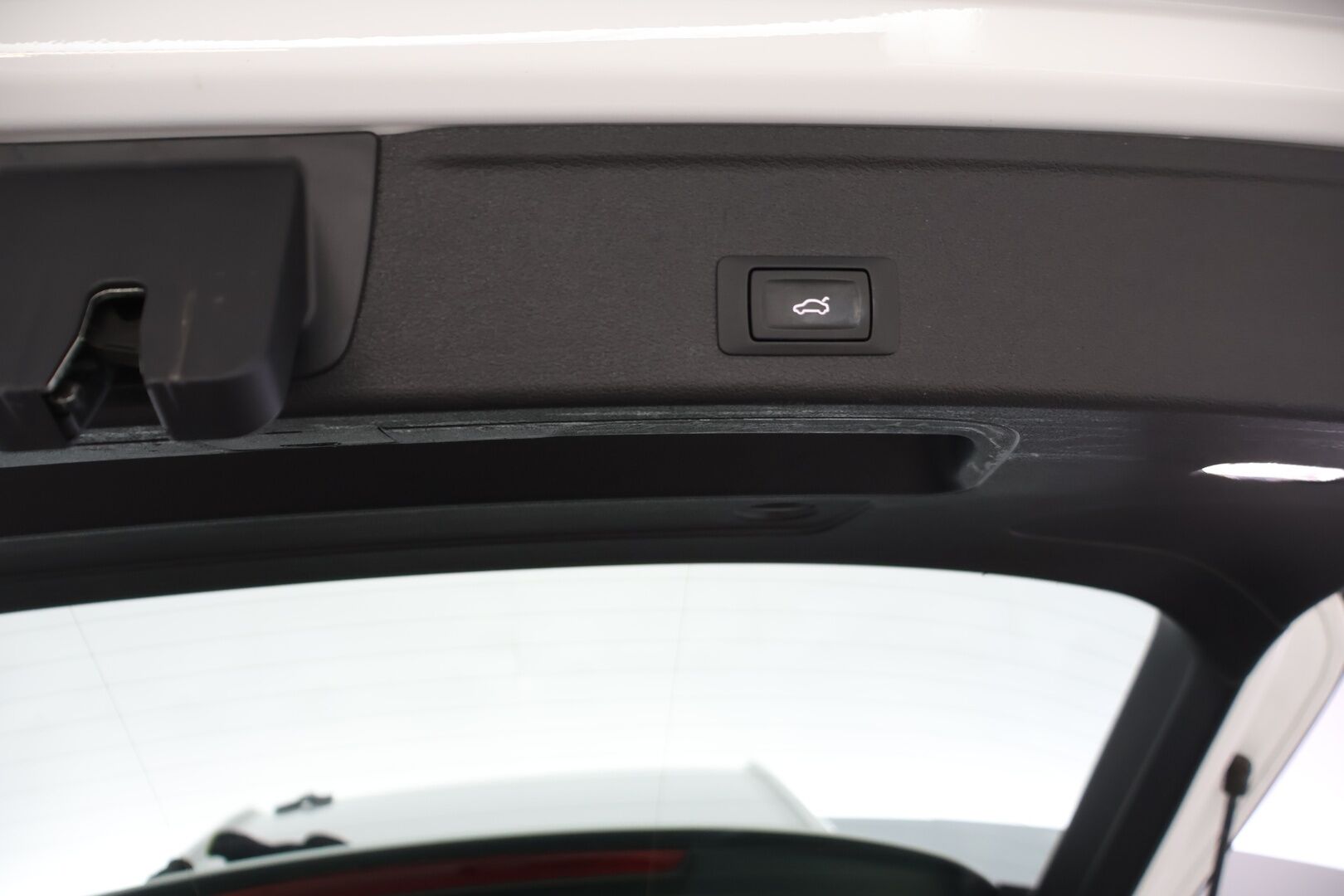 Audi A4 2018 Avant Business Comfort S line Edition 2,0 TDI 110 kW S tronic - *Juuri huollettu | Webasto | Pysäköintitutkat | Comfort Access | 2x Renkaat & Vanteet*