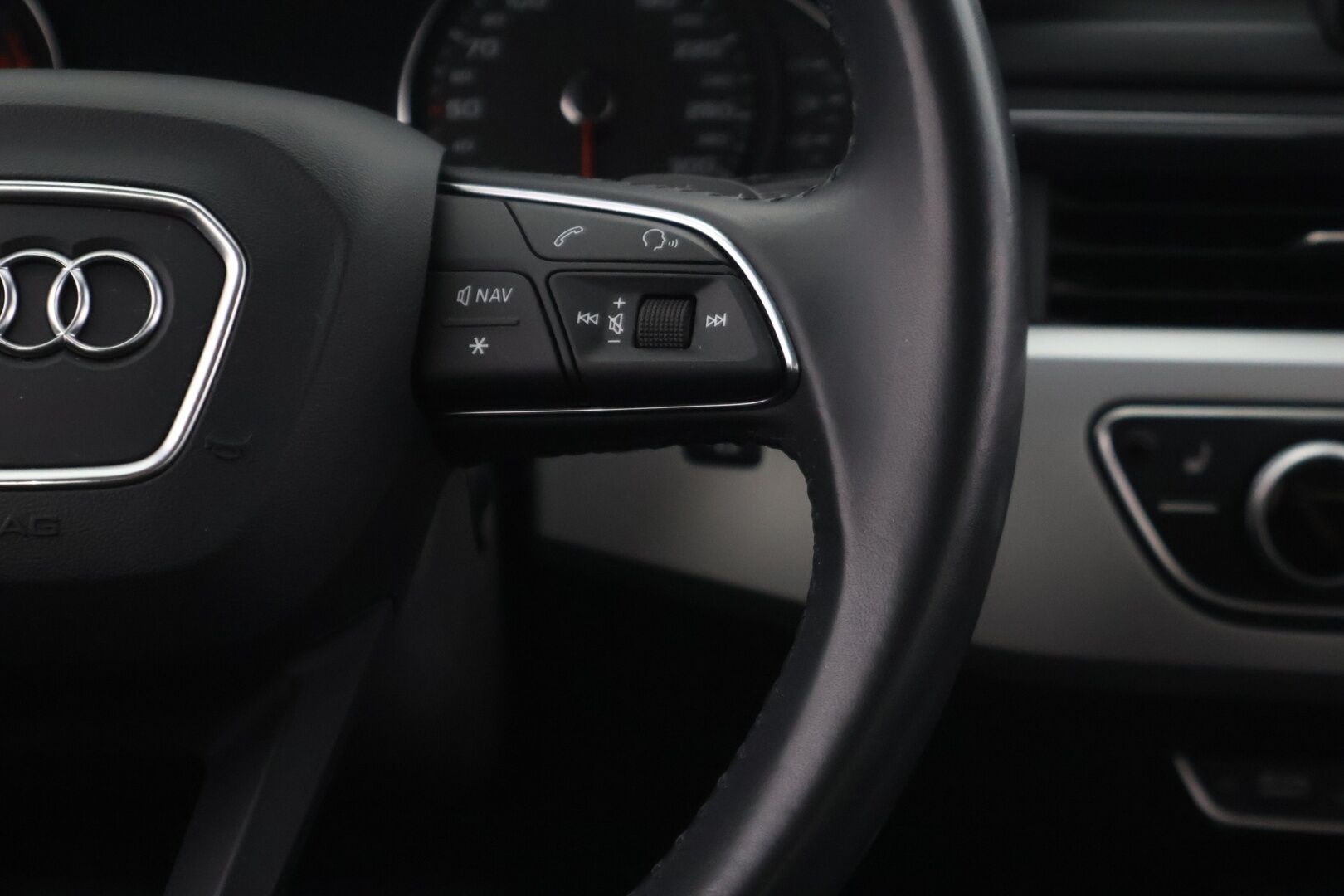 Audi A4 2018 Avant Business Comfort S line Edition 2,0 TDI 110 kW S tronic - *Juuri huollettu | Webasto | Pysäköintitutkat | Comfort Access | 2x Renkaat & Vanteet*