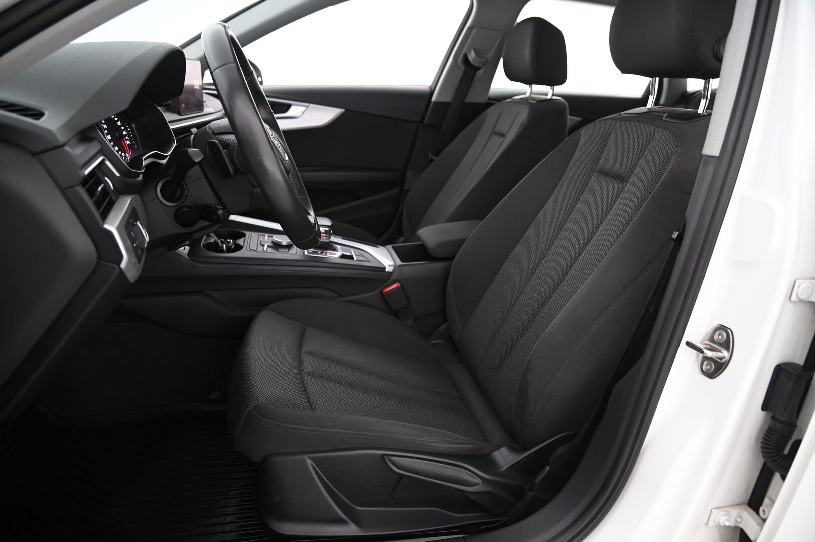 Audi A4 2018 Avant Business Comfort S line Edition 2,0 TDI 110 kW S tronic - *Webasto | Pysäköintitutkat | Comfort Access | 2x Renkaat & Vanteet*