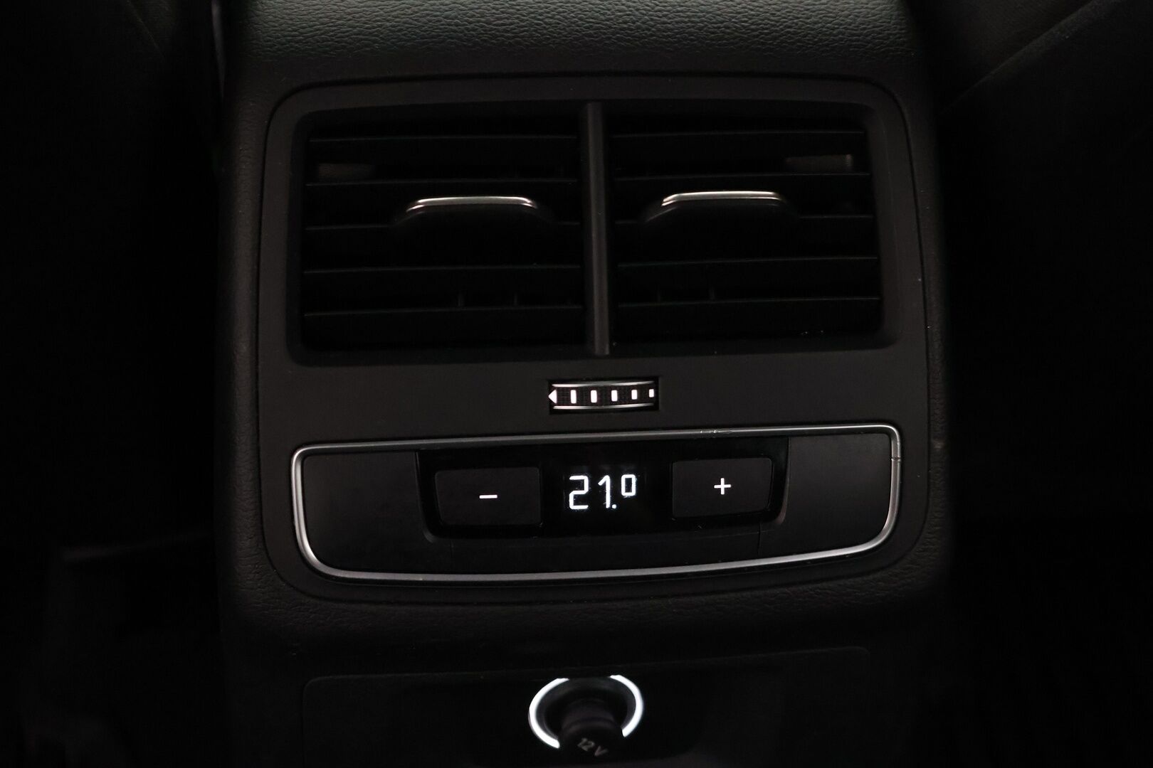 Audi A4 2018 Avant Business Comfort S line Edition 2,0 TDI 110 kW S tronic - *Juuri huollettu | Webasto | Pysäköintitutkat | Comfort Access | 2x Renkaat & Vanteet*