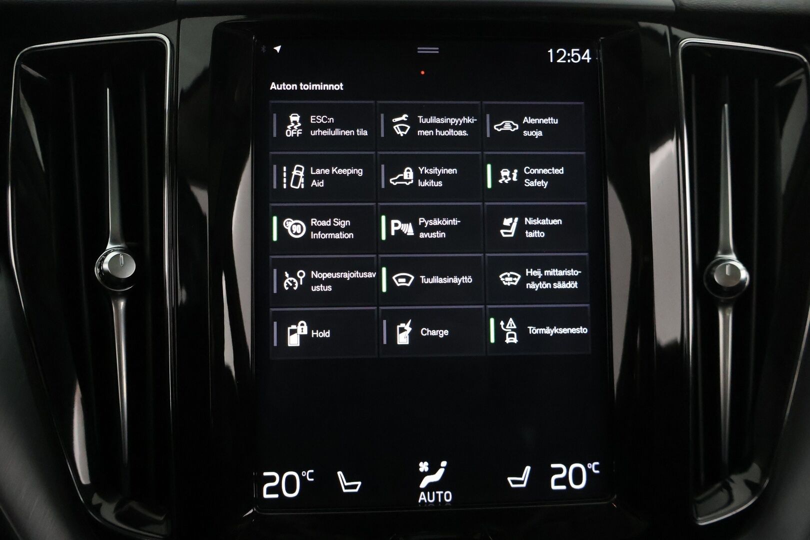 Volvo XC60 2019 T8 AWD Momentum aut - HUD | Webasto | Taittuva koukku | Keyless | LED | Panorama | Juuri huollettu | 2x Volvon vanteet | Four- C ilmajousitus