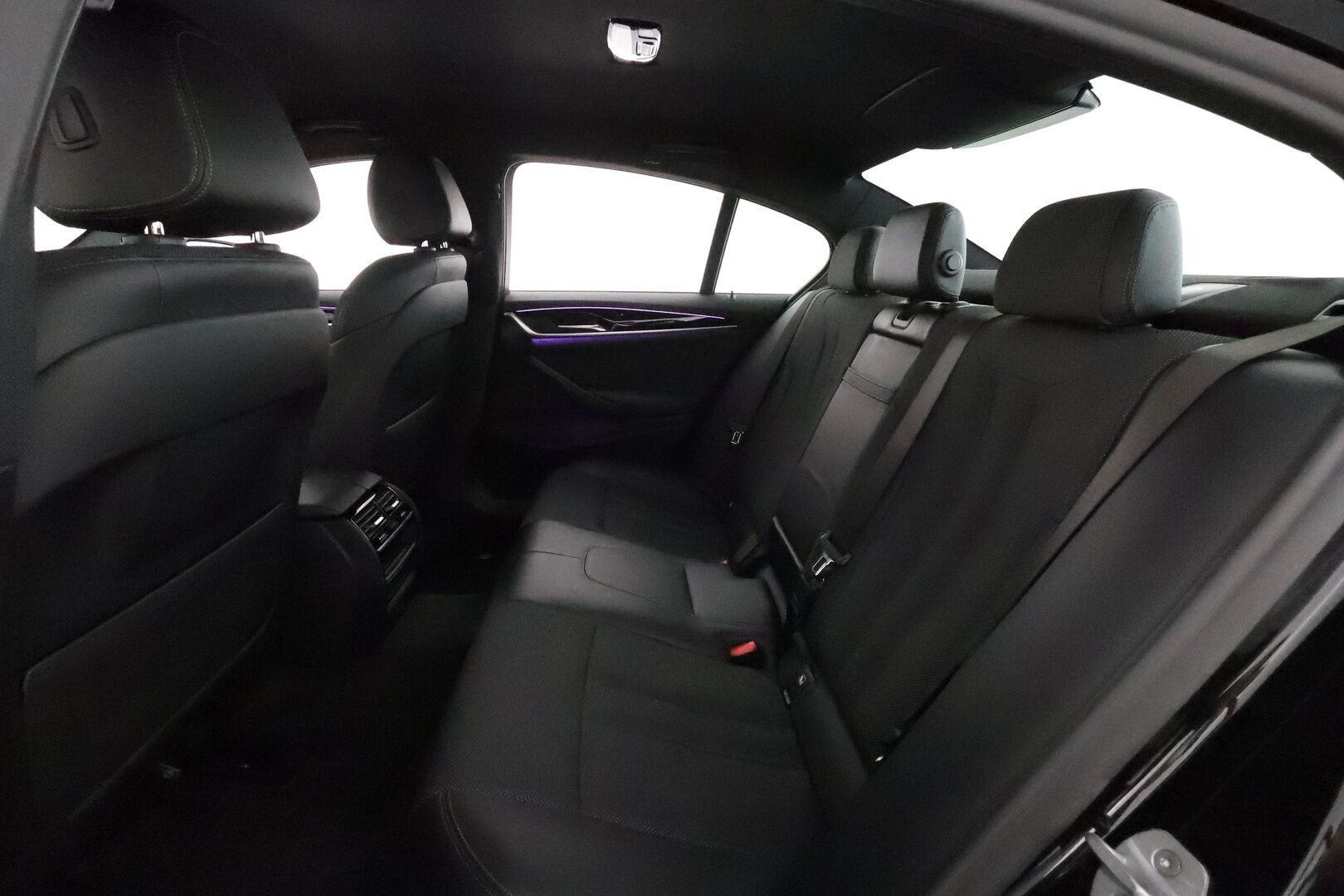 BMW 520 2020 G30 Sedan 520d xDrive Comfort Sport Limited Edition **Webasto / Koukku / HiFi / LED-valot / P.Kamera / Sporttipenkit** - Suomi-auto / Kahdet Renkaat