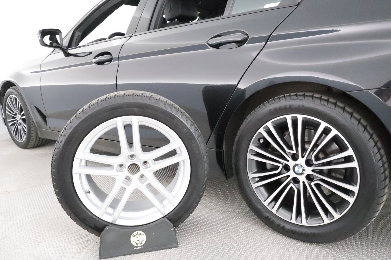 BMW 520 2020 G30 Sedan 520d xDrive Comfort Sport Limited Edition **Webasto / Koukku / HiFi / LED-valot / P.Kamera / Sporttipenkit** - Suomi-auto / Kahdet Renkaat