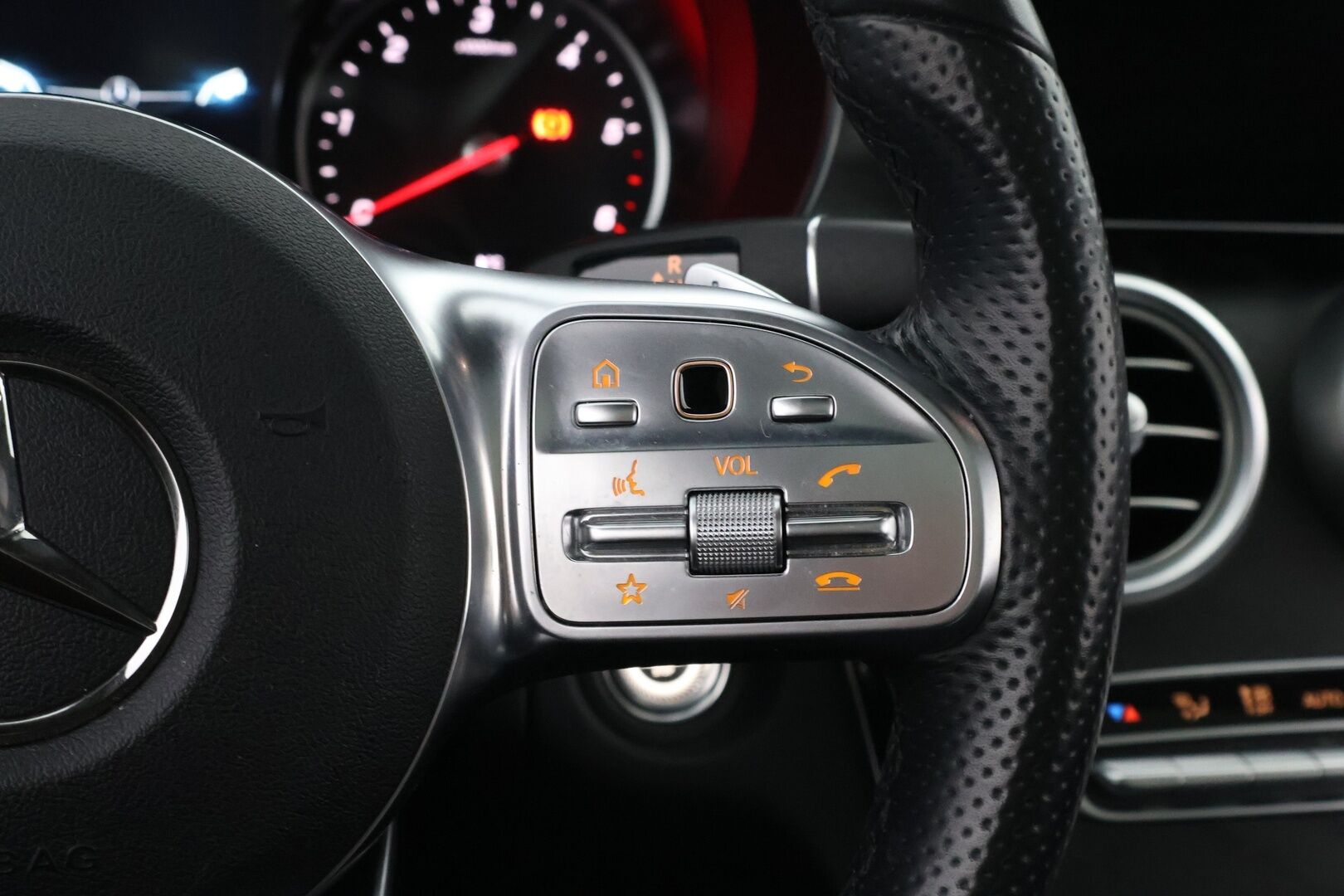 Mercedes-Benz C 2019 220 d 4Matic A Coupé AMG * Webasto / Peruutuskamera / Panoraama / Nahka-Alcantara / Night - Suomiauto / AMG / Todella Näyttävä! - HULLU BLACKWEEK KORKOTARJOUS 2,49%