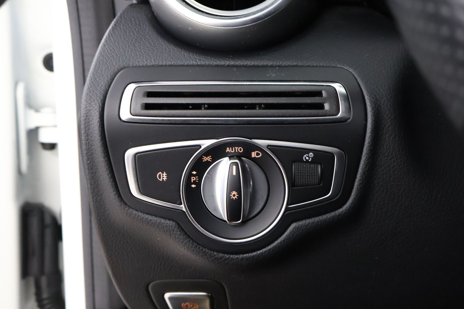 Mercedes-Benz C 2019 220 d 4Matic A Coupé AMG * Webasto / Peruutuskamera / Panoraama / Nahka-Alcantara / Night - Suomiauto / AMG / Todella Näyttävä! - HULLU BLACKWEEK KORKOTARJOUS 2,49%