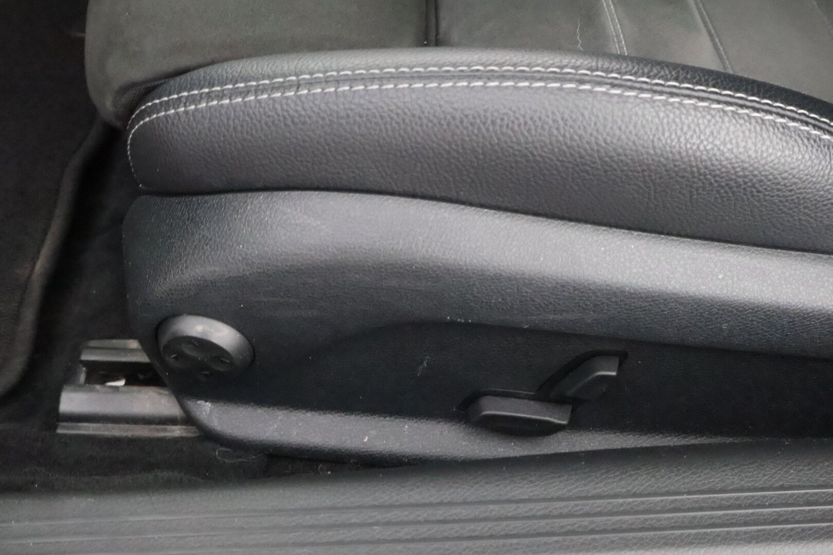 Mercedes-Benz C 2019 220 d 4Matic A Coupé AMG * Webasto / Peruutuskamera / Panoraama / Nahka-Alcantara / Night - Suomiauto / AMG / Todella Näyttävä! - HULLU BLACKWEEK KORKOTARJOUS 2,49%