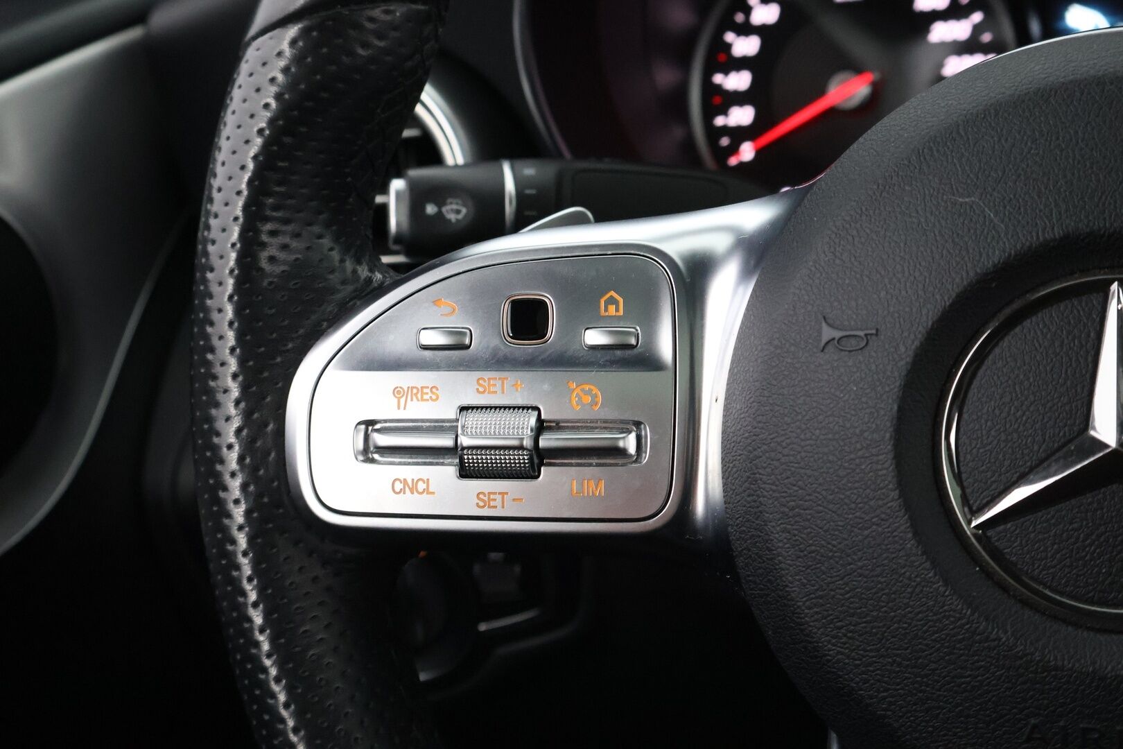 Mercedes-Benz C 2019 220 d 4Matic A Coupé AMG * Webasto / Peruutuskamera / Panoraama / Nahka-Alcantara / Night - Suomiauto / AMG / Todella Näyttävä! - HULLU BLACKWEEK KORKOTARJOUS 2,49%