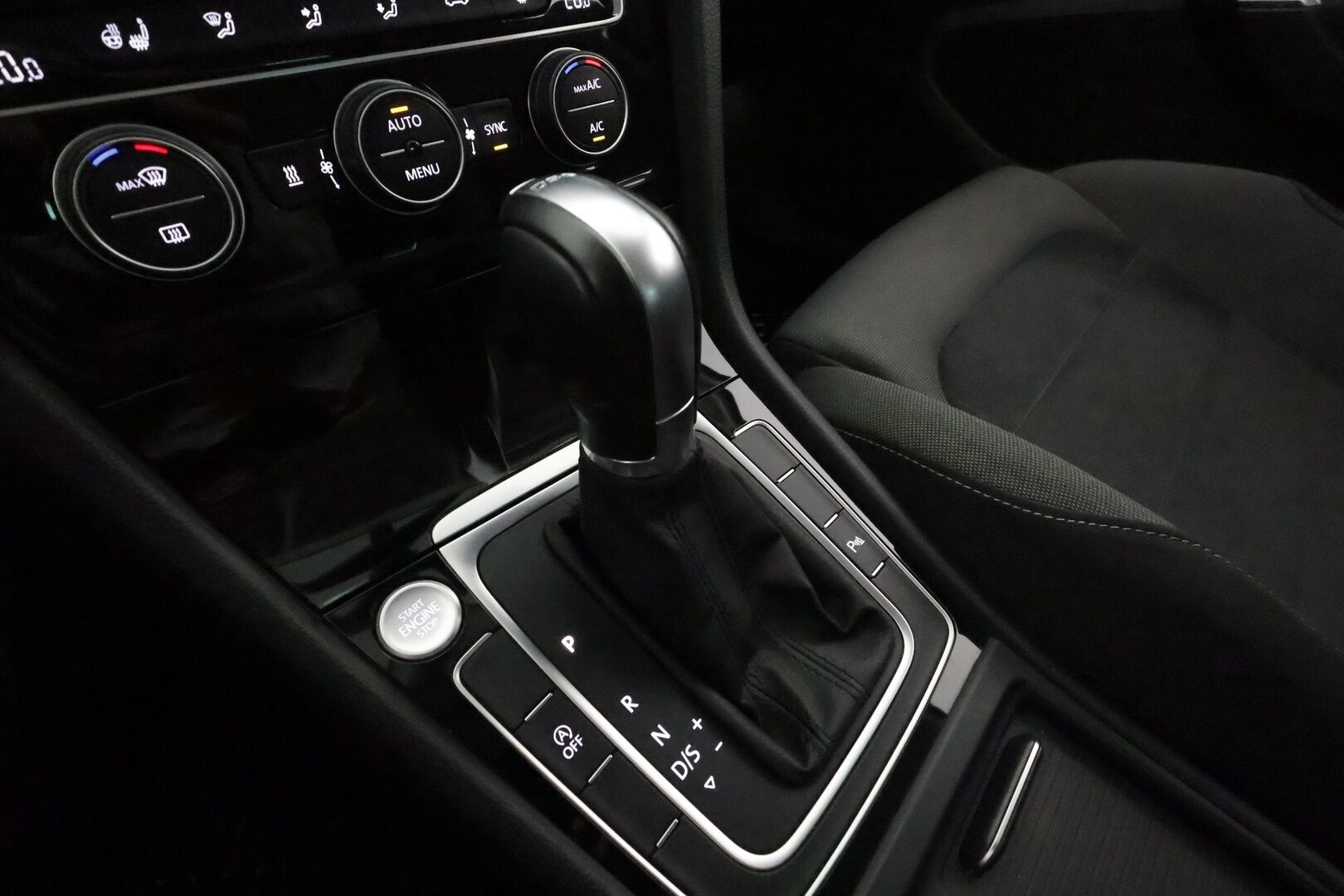 Volkswagen Golf 2019 Variant Highline 1,6 TDI 85 kW DSG **Webasto / Adapt.Vakkari / P.kamera / LED-valot / Navi / Hierova Penkki** - 1-om Suomi-auto / Kahdet Renkaat