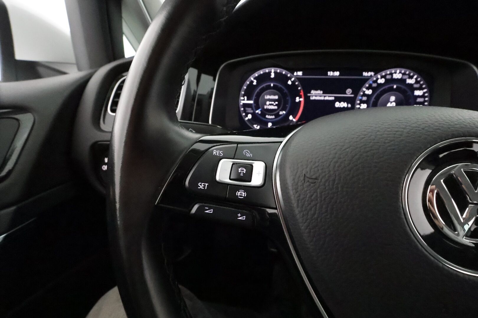 Volkswagen Golf 2019 Variant Highline 1,6 TDI 85 kW DSG **Webasto / Adapt.Vakkari / P.kamera / LED-valot / Navi / Hierova Penkki** - 1-om Suomi-auto / Lähes uudet talvirenkaat / Voidaan huoltaa valmiiksi *