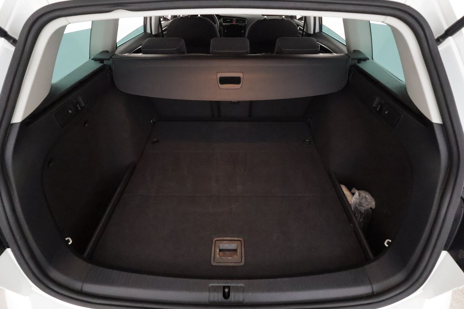 Volkswagen Golf 2019 Variant Highline 1,6 TDI 85 kW DSG **Webasto / Adapt.Vakkari / P.kamera / LED-valot / Navi / Hierova Penkki** - 1-om Suomi-auto / Kahdet Renkaat